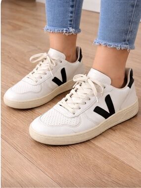 Veja V-10 Leather Sneaker White Black Women's Size 7 US/38 EU Casual Shoes